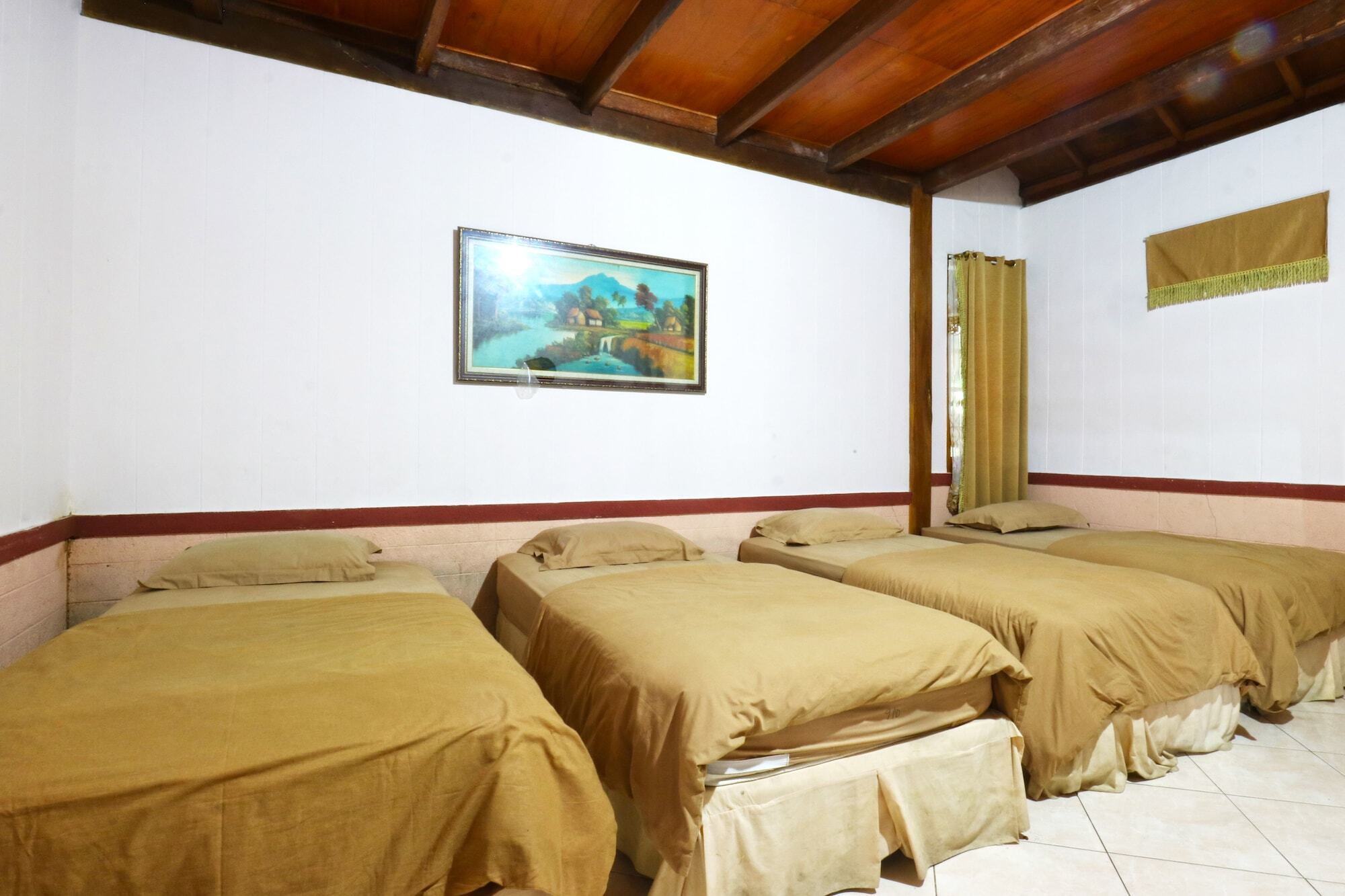 Hotel Aquarius Orange Puncak Exterior foto