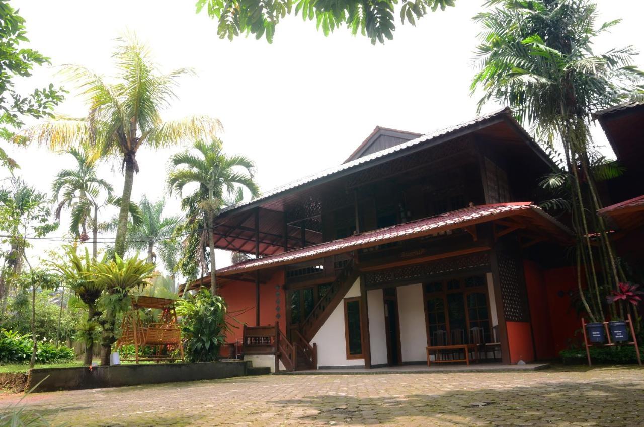 Hotel Aquarius Orange Puncak Exterior foto